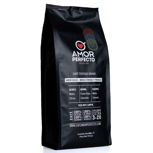 Café Insignia Amor Perfecto 500g, café de especialidad 100% colombiano con enfoque del paquete lateral.