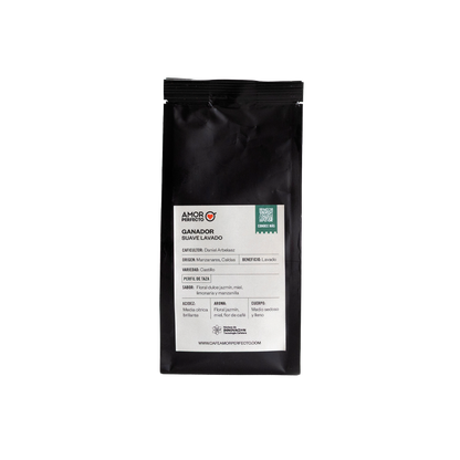 Café de especialidad Amor Perfecto Ganador Suave Lavado, origen Manzanares Caldas, variedad Castillo con notas de jazmín, miel y manzanilla.